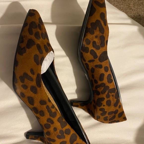 Torrid Leopard print kitten heel - Picture 2 of 3